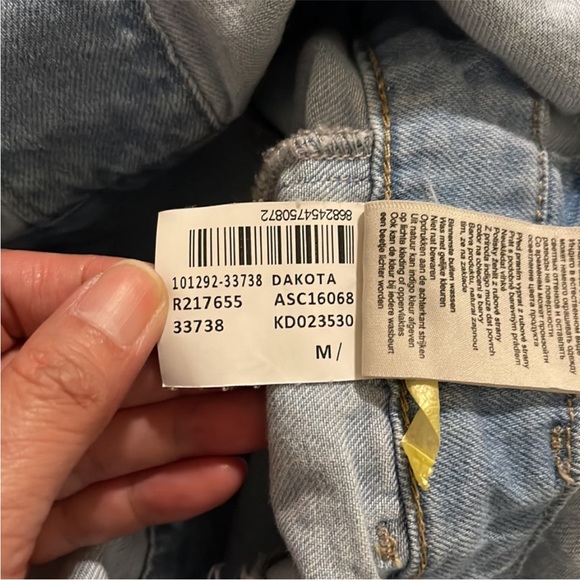 Bought on Poshmark but I’m too big in the chest for both. I have small and mediu - Picture 9 of 11